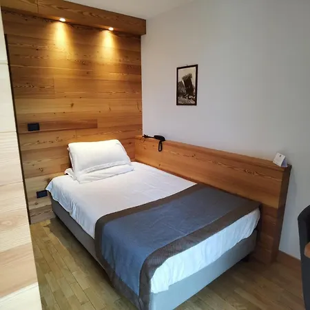 Отель Croux 3*