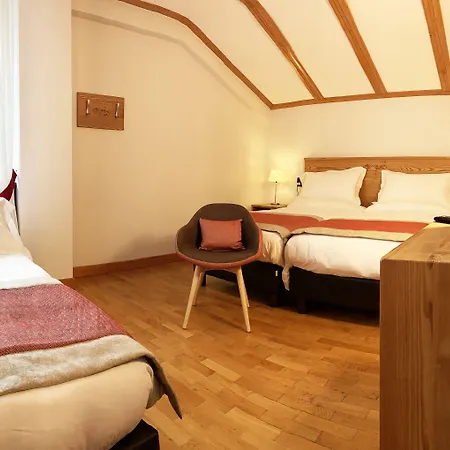 Croux Hotel 3*