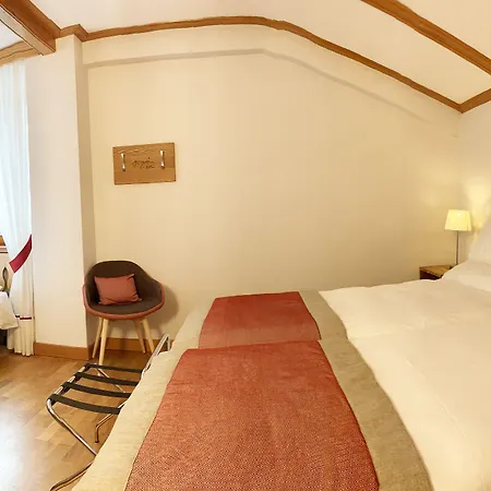 Отель Croux 3*